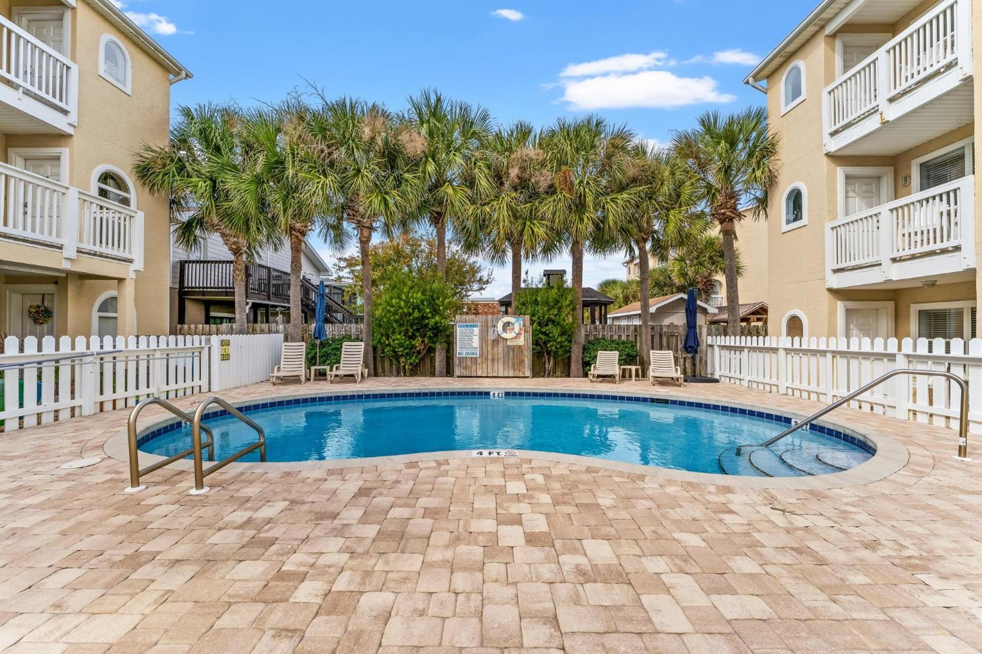 Treasure Island 1607 Apartment *